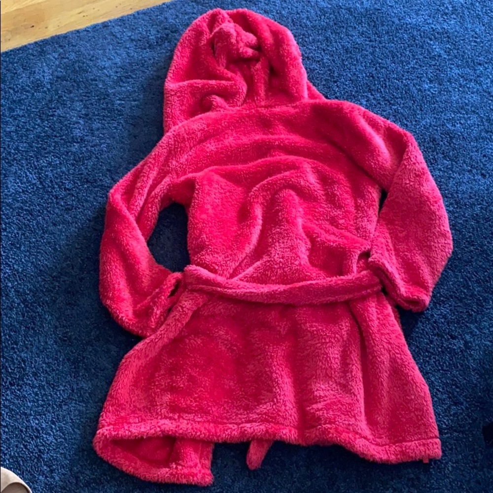 Robe - Picture 2 of 4